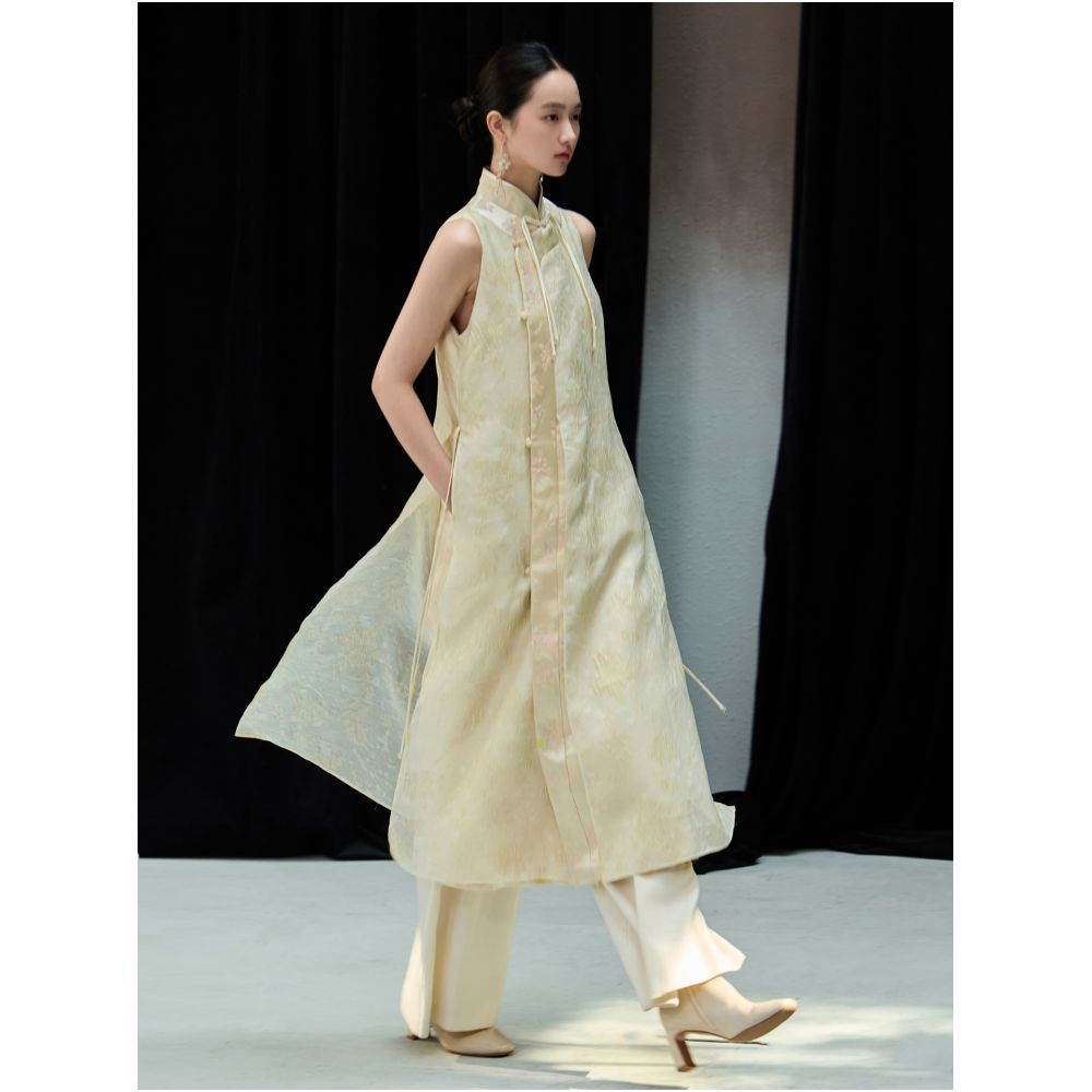 Two layer fabric gold wire jacquard grape knot buckle new Chinese cotton vest dress sold out without replenishment image 3