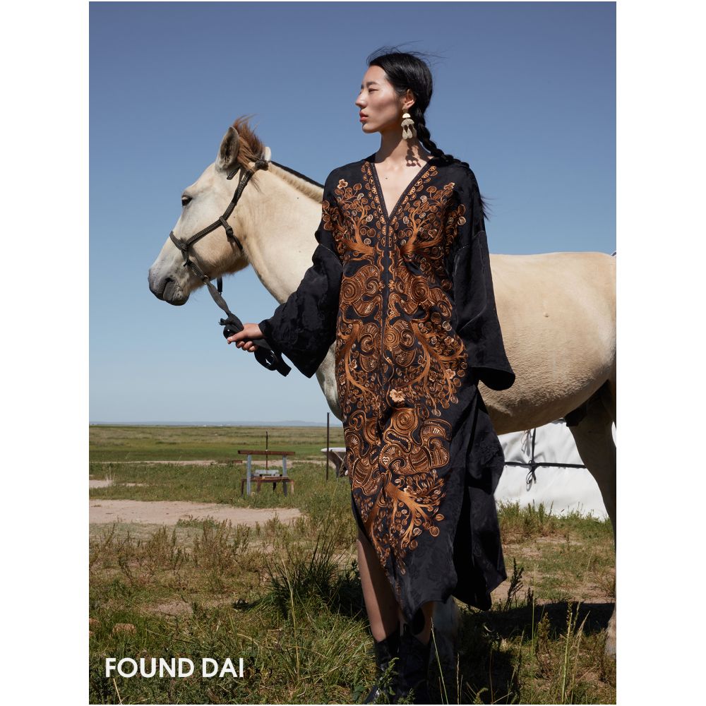 Lush banyan tree Dong ethnic group antique embroidery over 800000 stitches new Chinese style robe style dress image 2