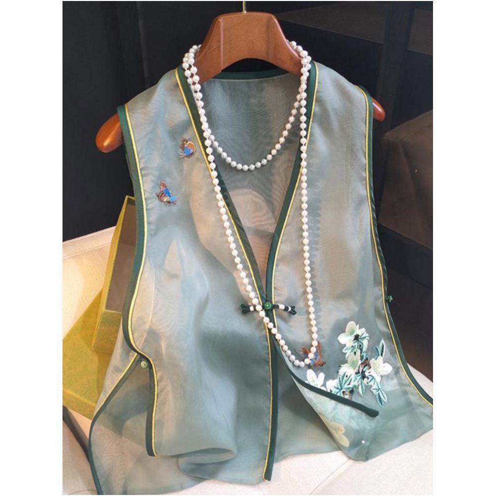 New Chinese style buckle vest top for women in autumn 2025 retro style improved embroidery sleeveless temperament worn with a vest image 1