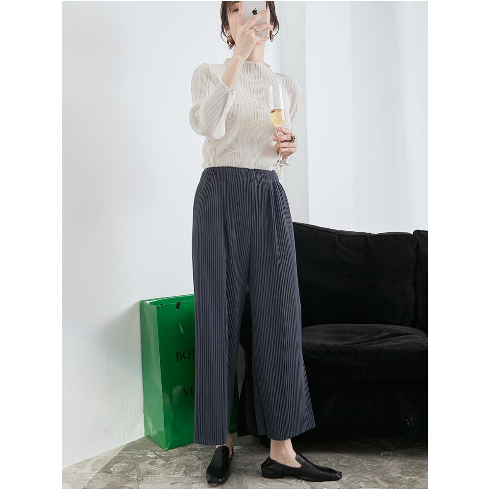 Whitecube2025 spring style three bedroom pleated wide leg pants loose hanging French retro style casual pants for women image 2