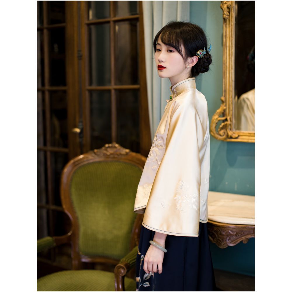 Flowers are slightly restrained A city of wind Retro buttoned Chinese tops embroidered inverted large sleeves girl s daily female Republic of China style image 5