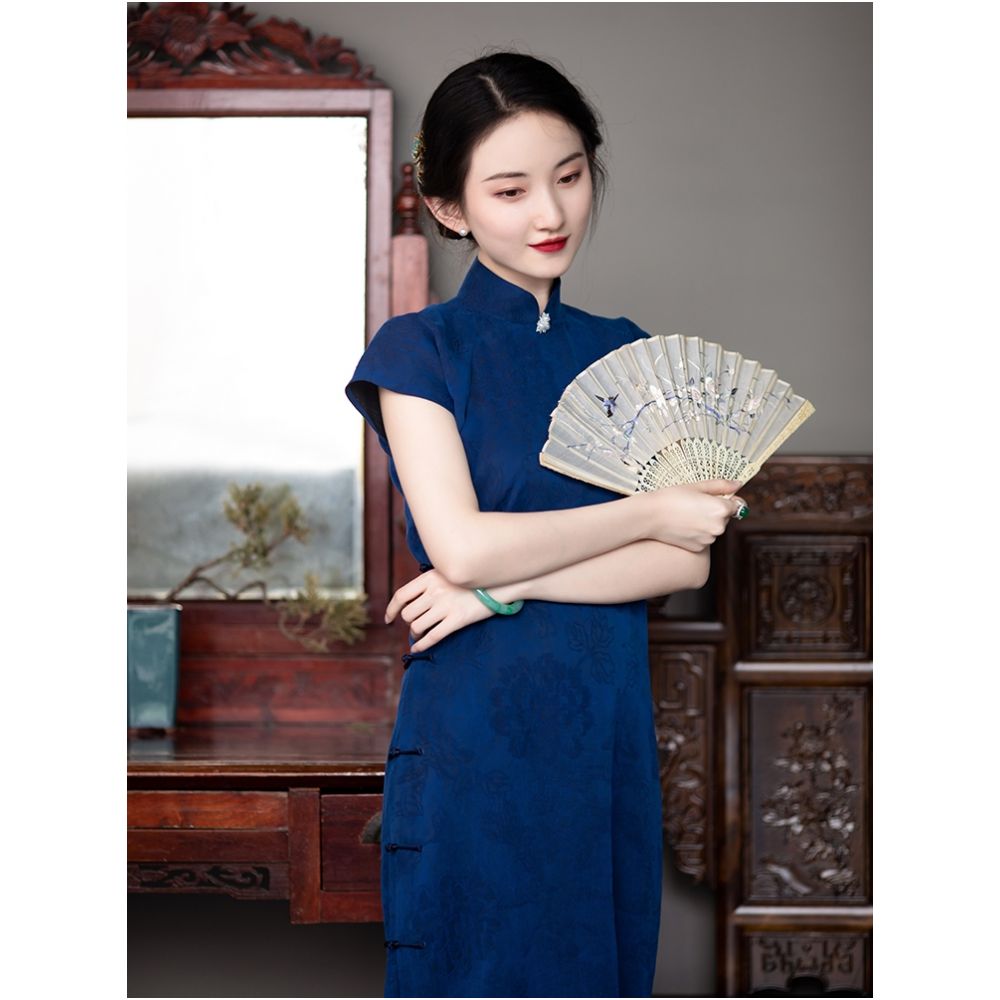 Indigo Room A City of Winds Silk Retro Xiangyunsha Republic of China Style Short Sleeve Waist Cheongsam Daily Fashion Women image 3