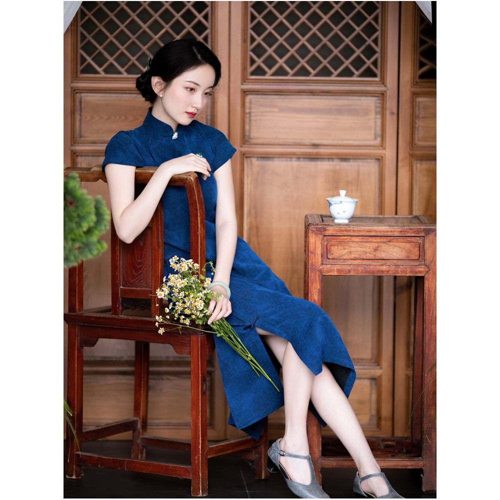 Indigo Room A City of Winds Silk Retro Xiangyunsha Republic of China Style Short Sleeve Waist Cheongsam Daily Fashion Women image 0