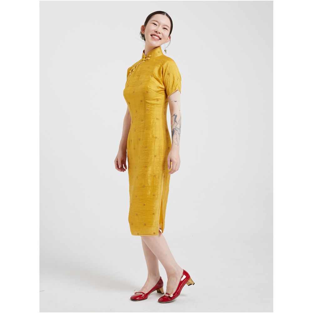 Original creation by Wang Antian Ancient method of Tian silk real collar active buckle handmade high set cheongsam ginger yellow highlighted white image 2
