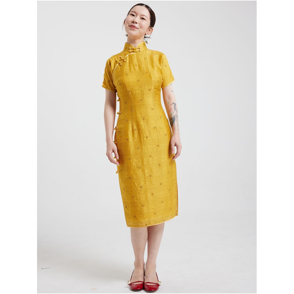Original creation by Wang Antian Ancient method of Tian silk real collar active buckle handmade high set cheongsam ginger yellow highlighted white image 3