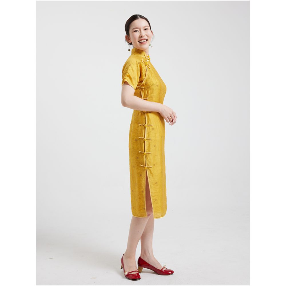 Original creation by Wang Antian Ancient method of Tian silk real collar active buckle handmade high set cheongsam ginger yellow highlighted white image 5