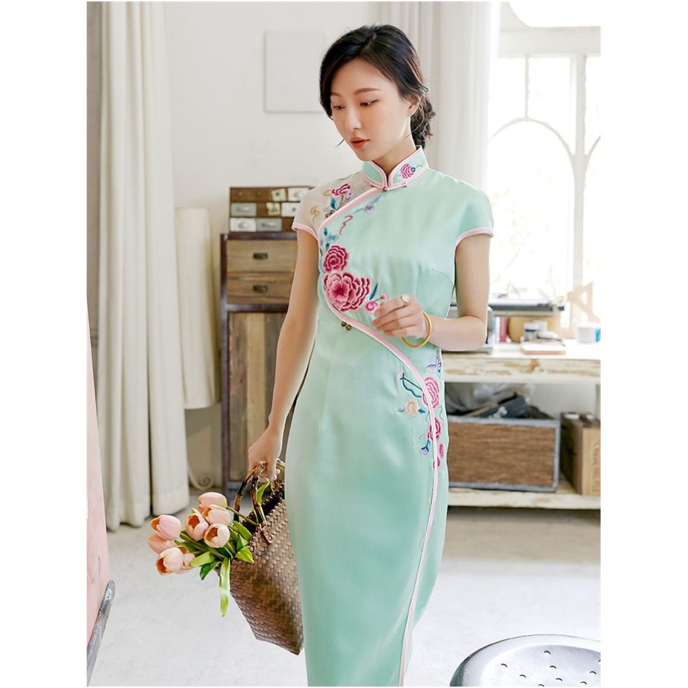 Town Store Baby GD564 Zhang Shuyue 2021 Spring Festival Gala Host Same Style Cheongsam Dress Retro Handmade Cheongsam Female image 4