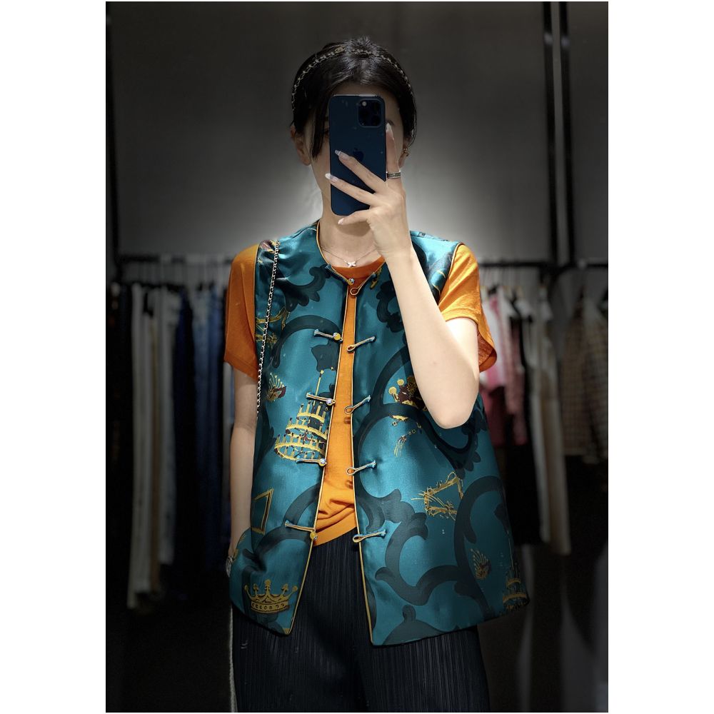 Town store baby JCL769 looks at butterfly entering orchid room stand up collar button sleeveless versatile vest top spring autumn winter image 16