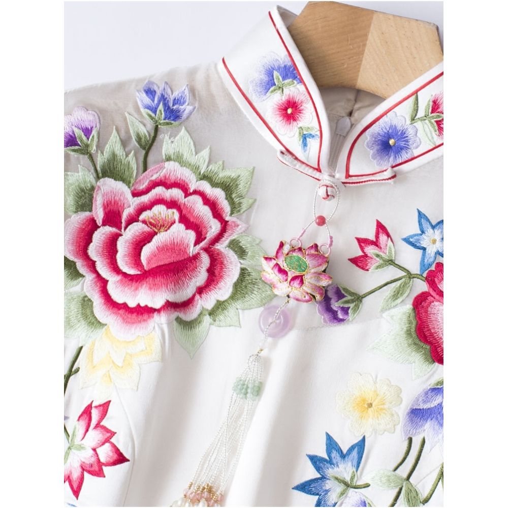 Offline blood loss price QP010 original master craftsman handmade milk white organza silk embroidered cheongsam for women image 2