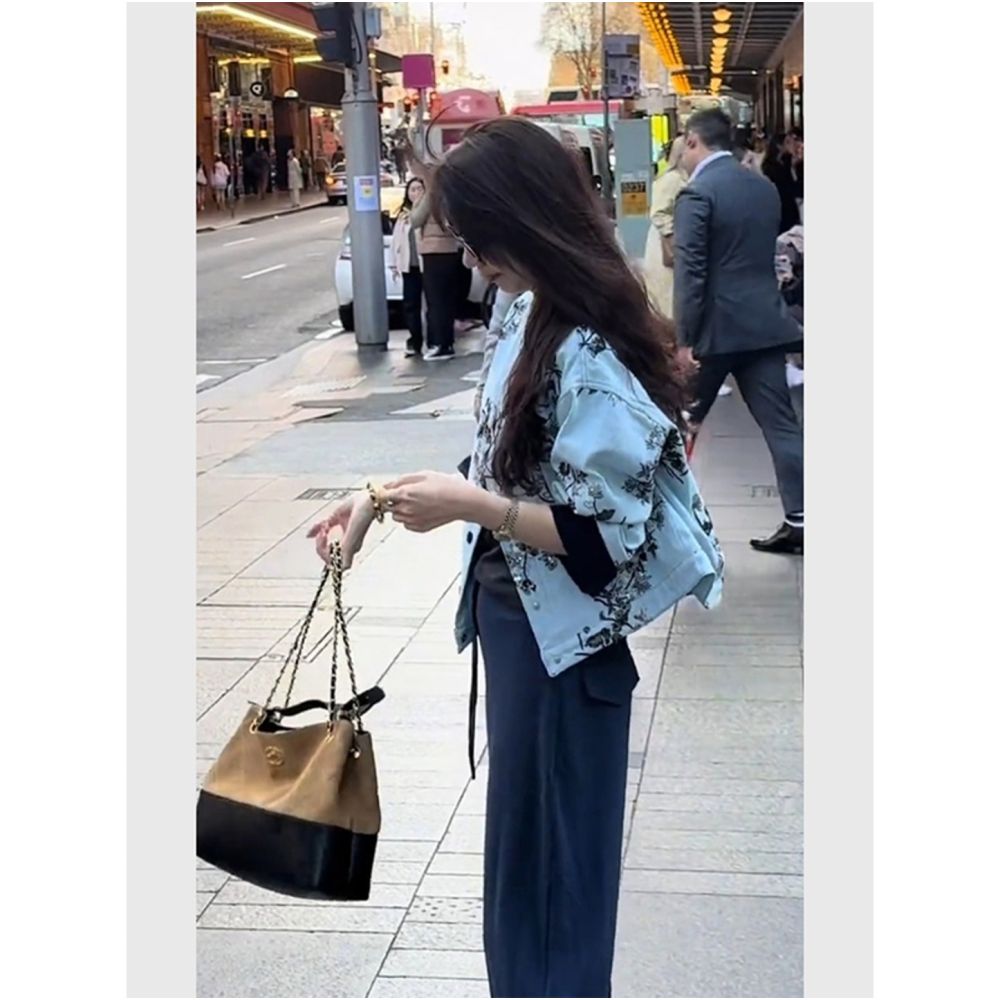 Great looking design sense top autumn new Chinese style unique and beautiful blue printed short denim jacket for women image 4