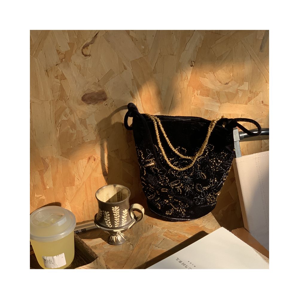 Bucket bag heavy industry embroidery retro handbag women s 2025 autumn new fashion versatile crossbody bag velvet bag image 2