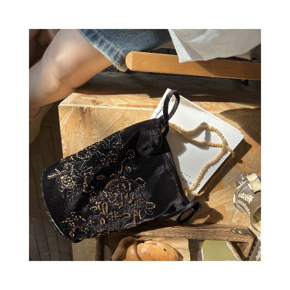 Bucket bag heavy industry embroidery retro handbag women s 2025 autumn new fashion versatile crossbody bag velvet bag image 4