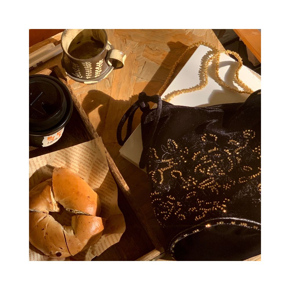Bucket bag heavy industry embroidery retro handbag women s 2025 autumn new fashion versatile crossbody bag velvet bag image 5