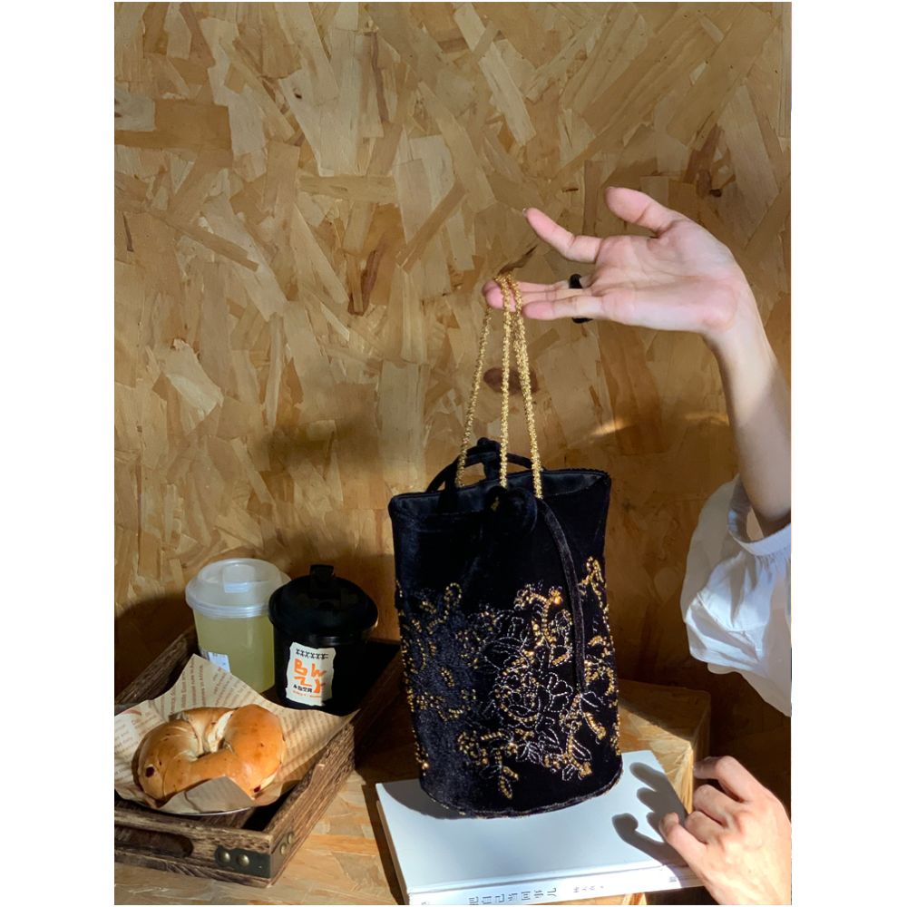 Bucket bag heavy industry embroidery retro handbag women s 2025 autumn new fashion versatile crossbody bag velvet bag image 7