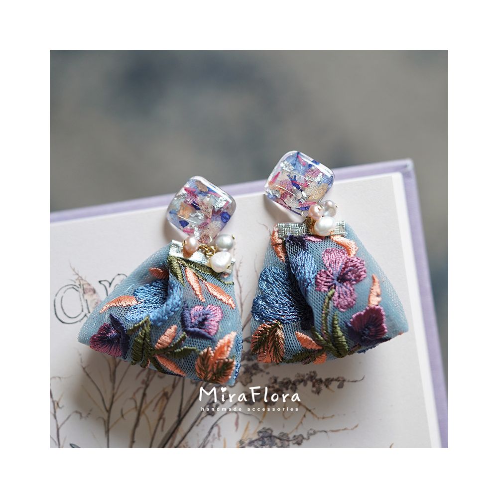 ASAYA4970 – Jardin Éclat Embroidered Earrings 🌸💫