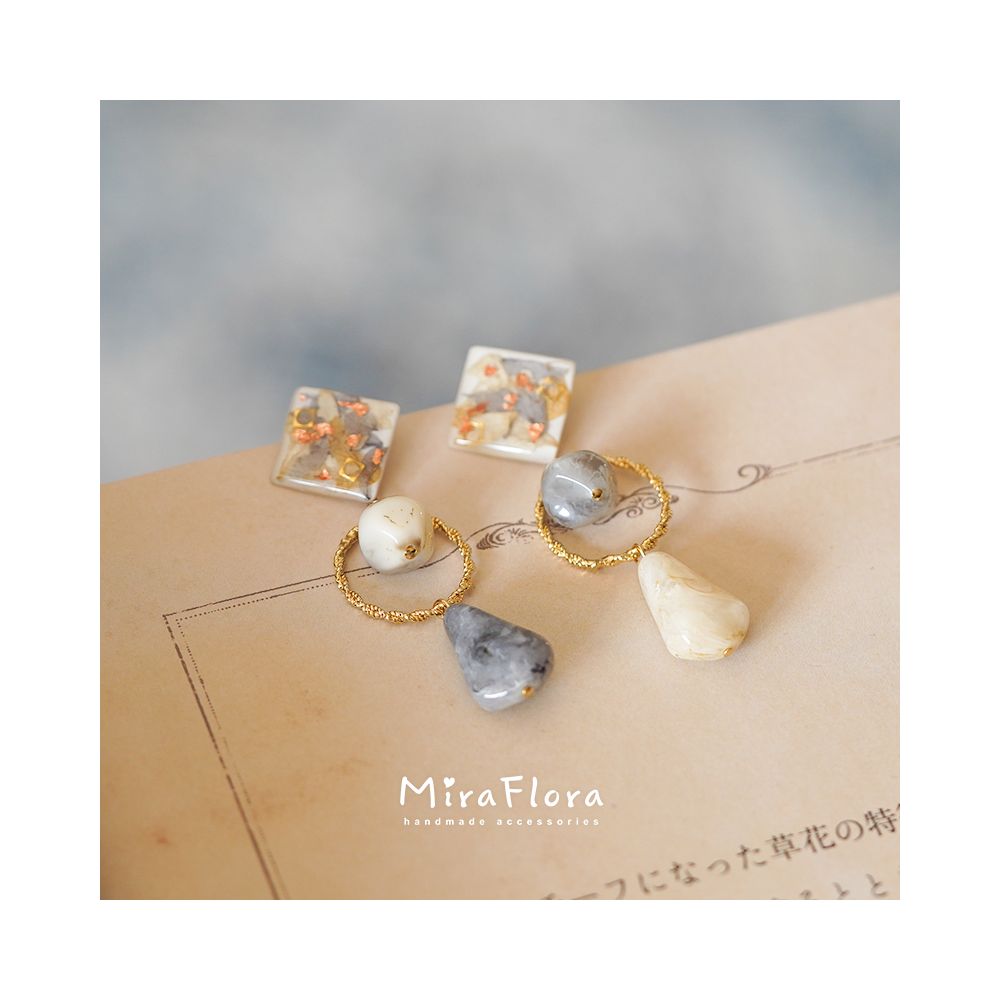MiraFlora s original design is full of starry sky irregular stone asymmetrical real flower personalized ear clip earrings image 3