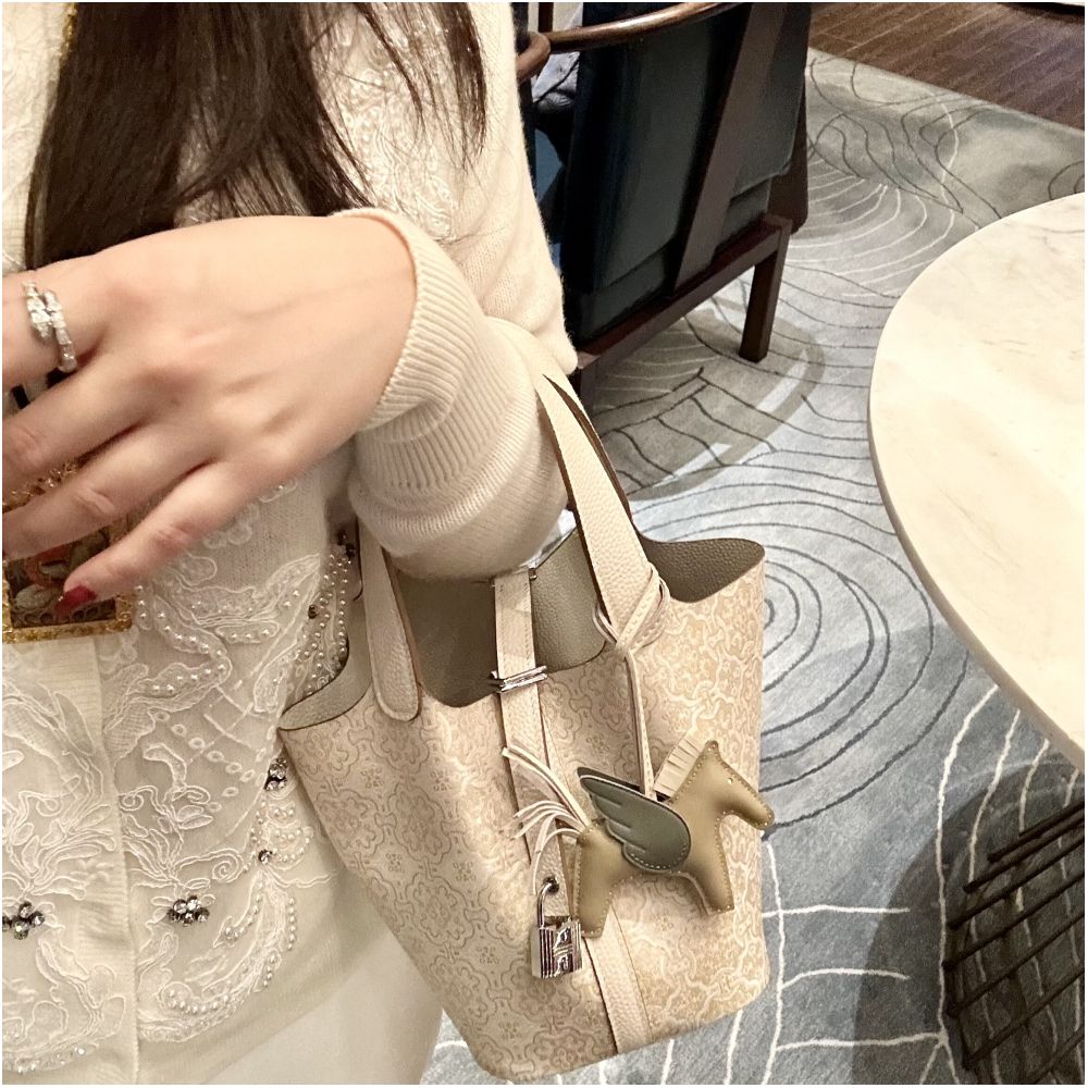 New Chinese style handmade Chinese style intangible cultural heritage Song Jinsang silk paired with cheongsam Hanfu vegetable basket hand held leather bucket women s bag image 4