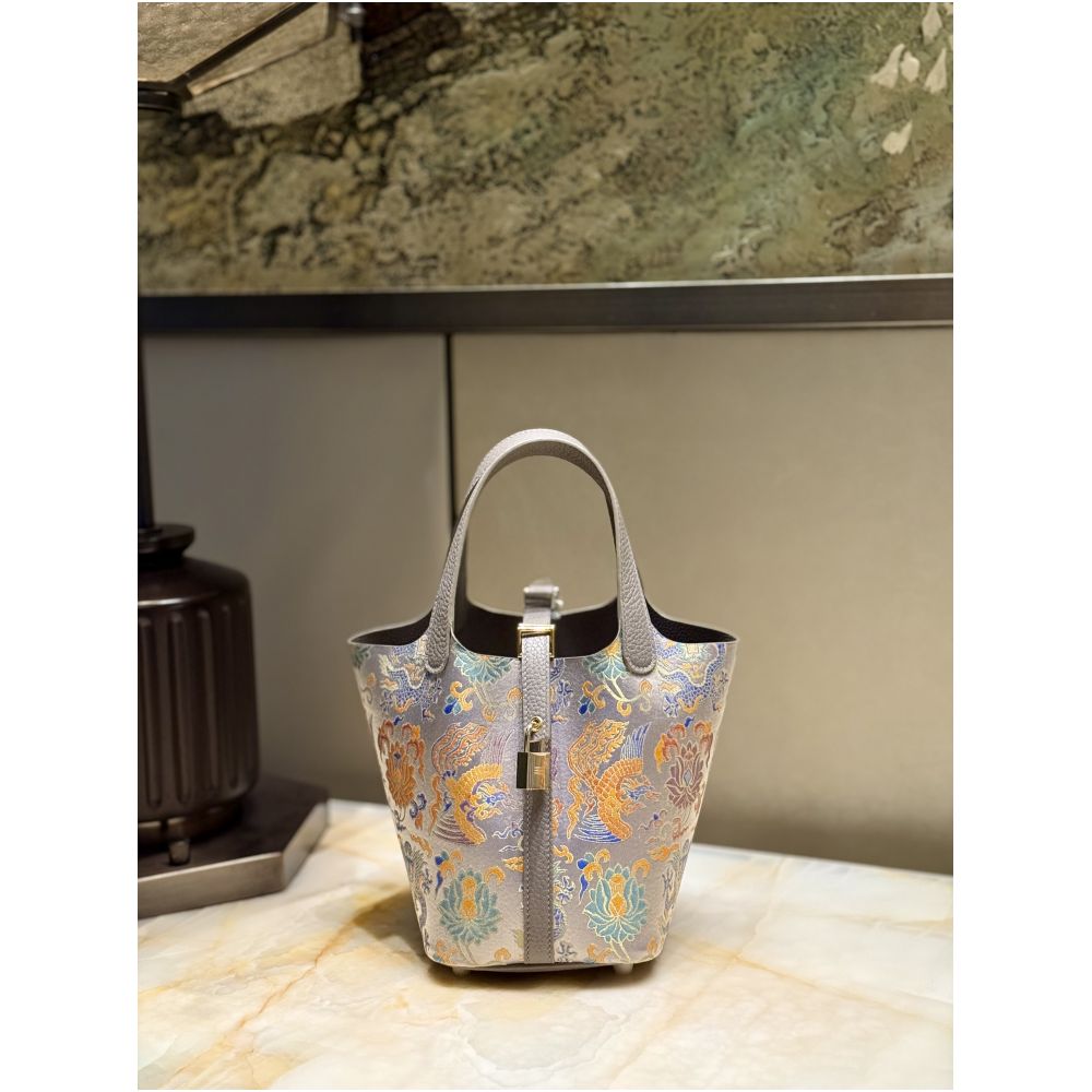 New Chinese style handmade Chinese style intangible cultural heritage Song Jinsang silk paired with cheongsam Hanfu vegetable basket hand held leather bucket women s bag image 6