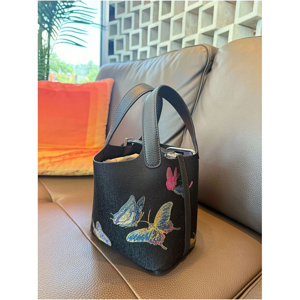 New Chinese style handmade Chinese style intangible cultural heritage Song Jinsang silk paired with cheongsam Hanfu vegetable basket hand held leather bucket women s bag image 8
