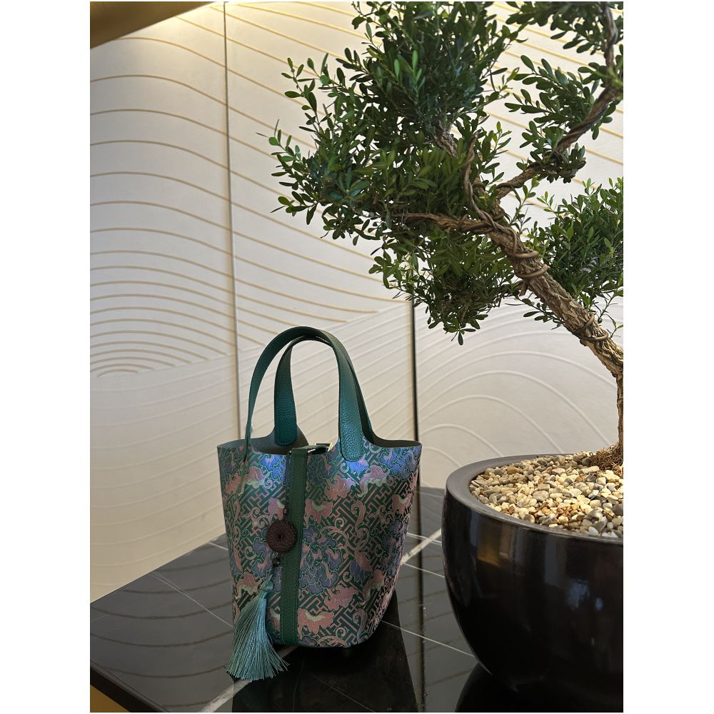 New Chinese style handmade Chinese style intangible cultural heritage Song Jinsang silk paired with cheongsam Hanfu vegetable basket hand held leather bucket women s bag image 10