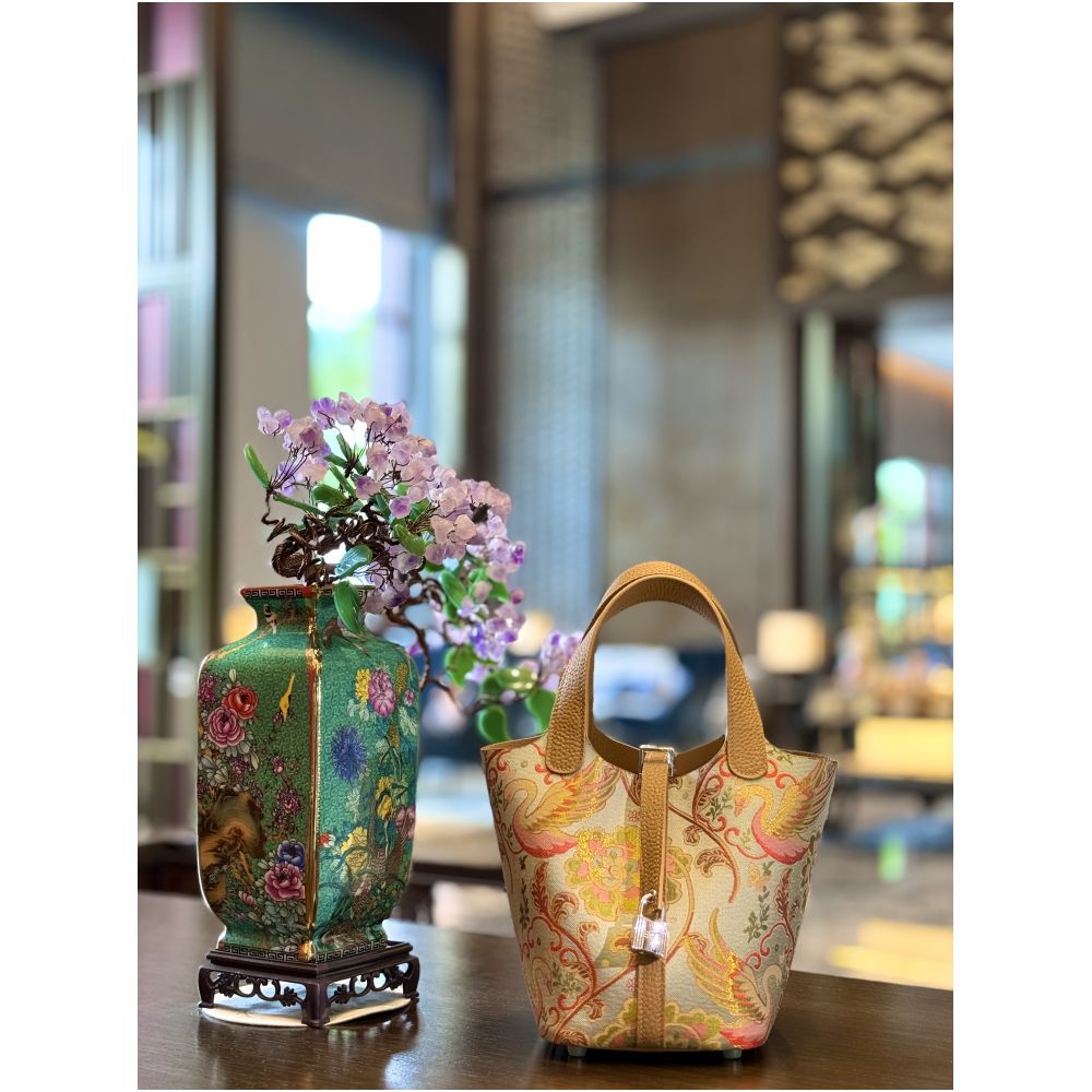 New Chinese style handmade Chinese style intangible cultural heritage Song Jinsang silk paired with cheongsam Hanfu vegetable basket hand held leather bucket women s bag image 16