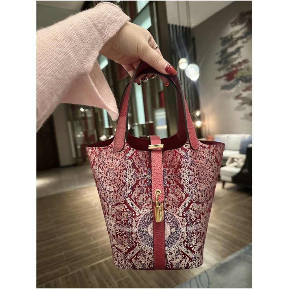 New Chinese style handmade Chinese style intangible cultural heritage Song Jinsang silk paired with cheongsam Hanfu vegetable basket hand held leather bucket women s bag image 18