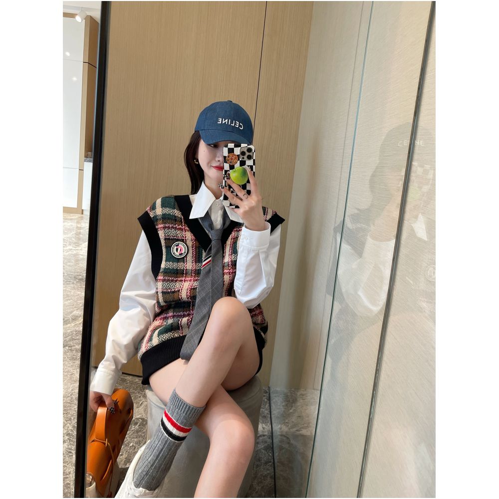 Nancy Cavally imported high density strong twist fabric from Italy carefully designed with a versatile and minimalist white shirt image 4