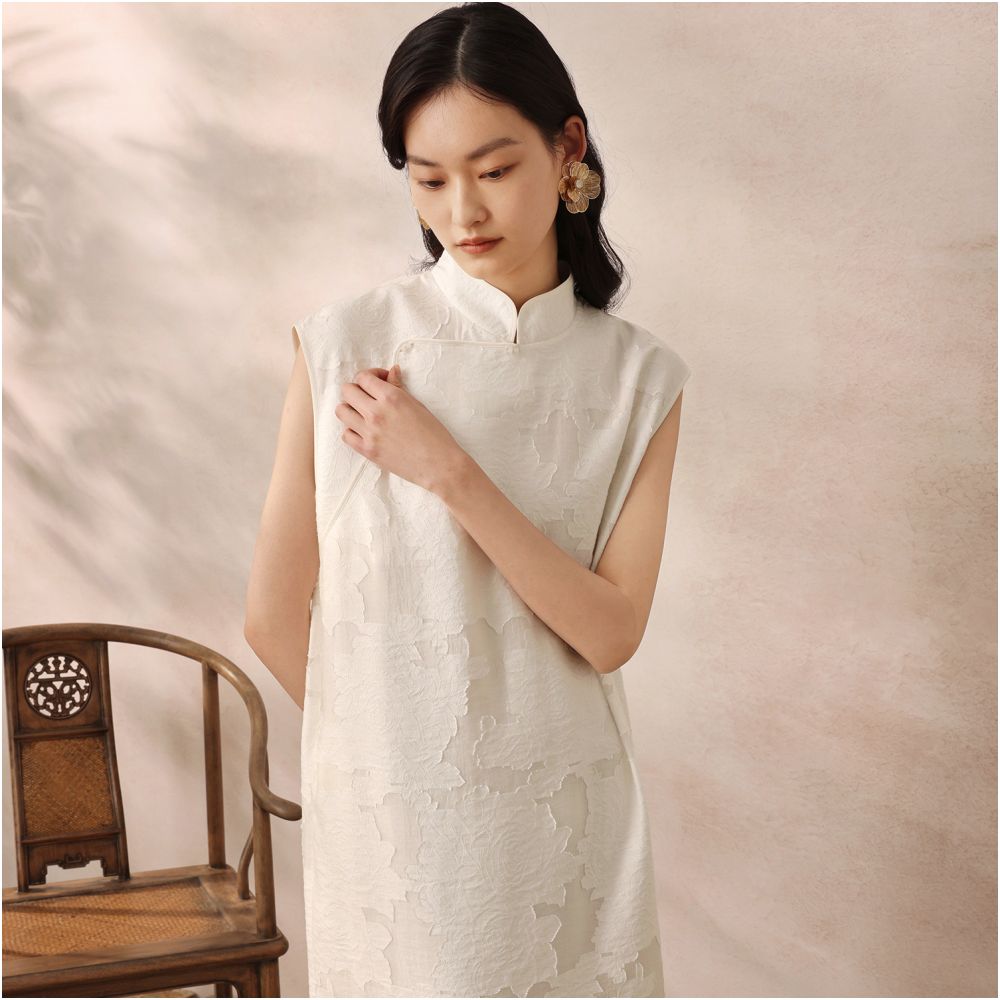Ruyi Lianyun Junyao Stand up Collar Embroidered Dress with Cutout Floral Print New Chinese Style Jade Bead Sleeveless Long Dress image 0