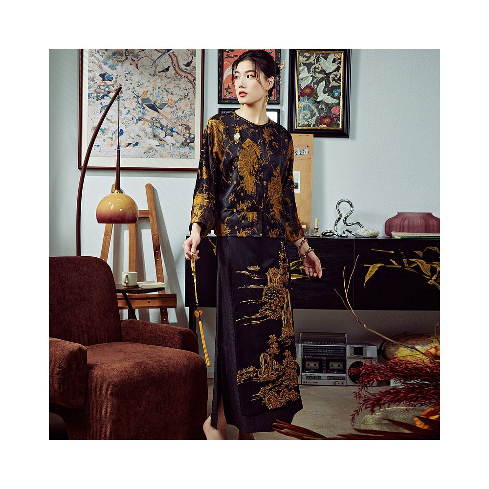 Moyu 2025 Autumn New Chinese Style Improved Satin Pipa Collar Plate Buckle Tea Robe New Chinese Tang Top image 3