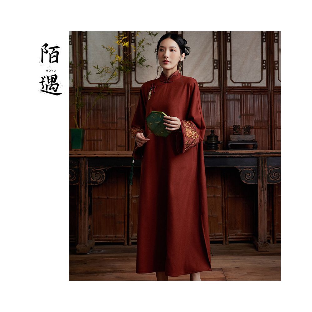 Moyu 2025 Autumn New Chinese Style Retro Improved Traditional Cheongsam Embroidered Loose Woolen Chinese Dress image 4