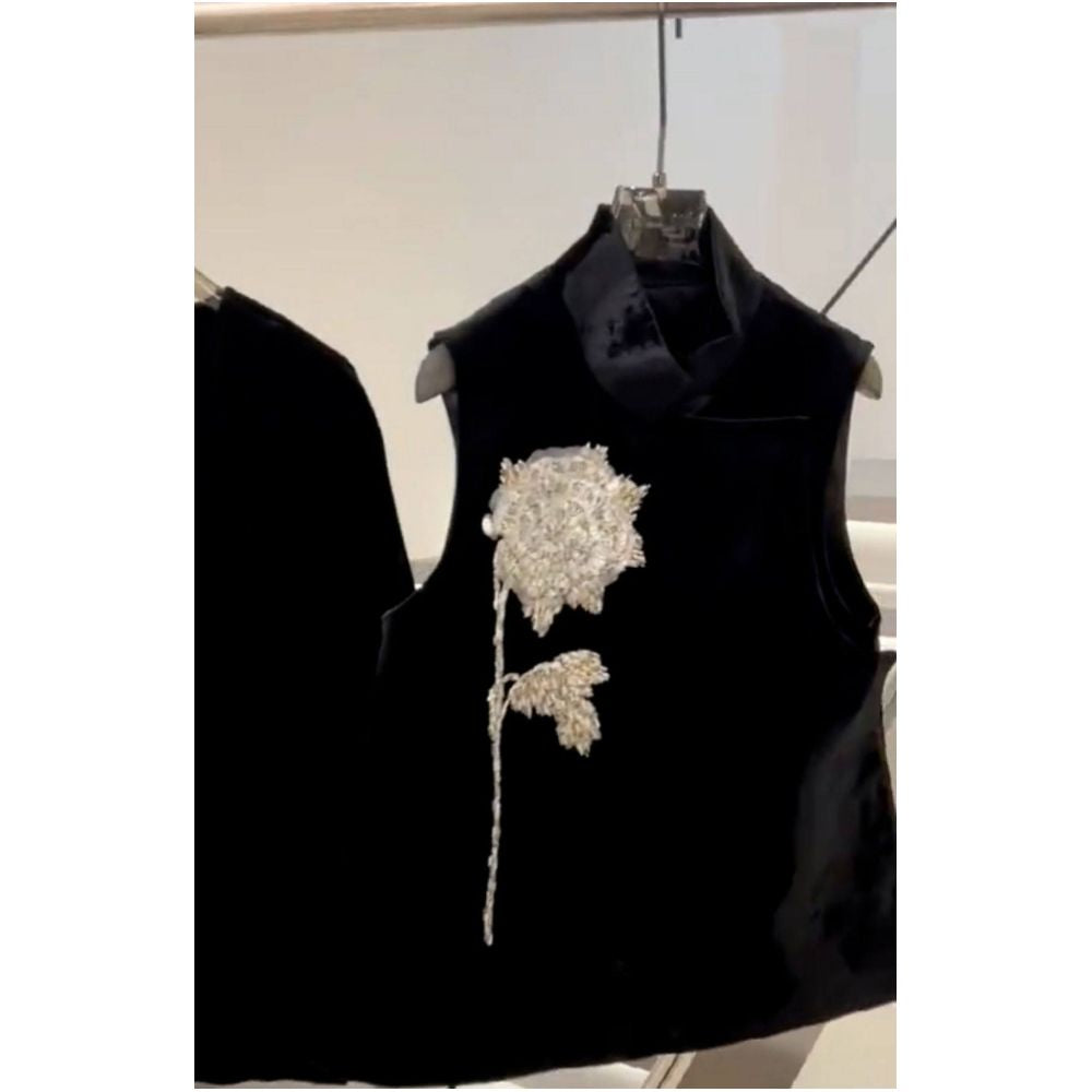 S Andro Madge 2026 Spring New Style New Chinese Luxury Black Embroidered Flower Sleeveless Top for Women image 2