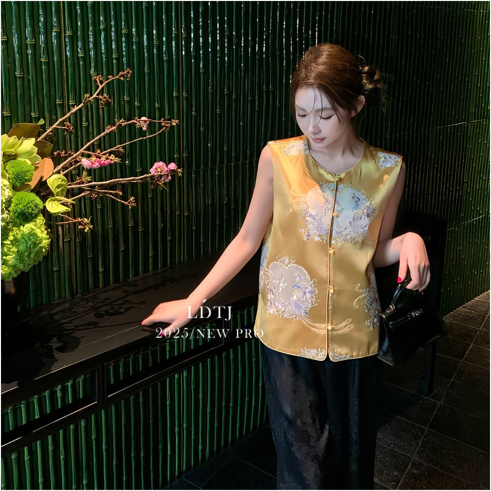 LDTJ High Deposit Lingqi Yunqiu Chinese Heavy Industry National Style Acetic Acid Embroidered Luxury Pan Button Vest Top for Women image 4