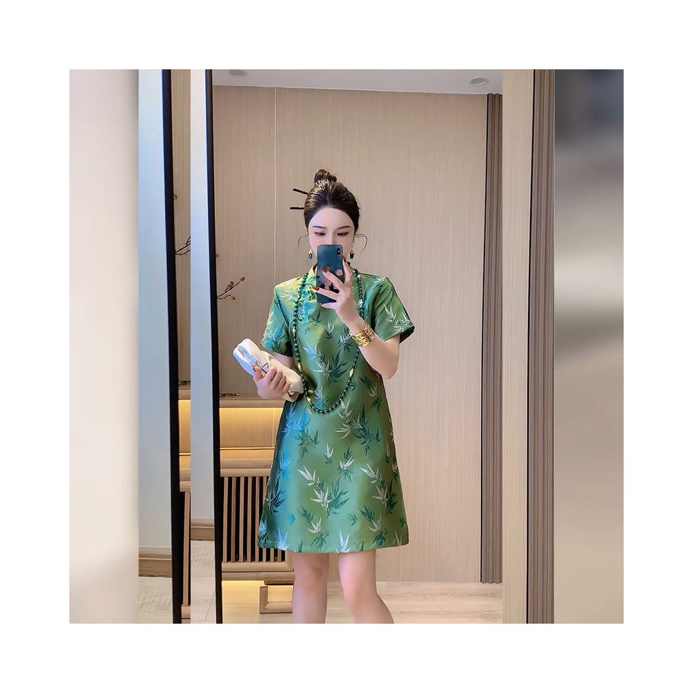 New Chinese style green improved cheongsam dress for women in summer short and high end exquisite temperament dress image 4