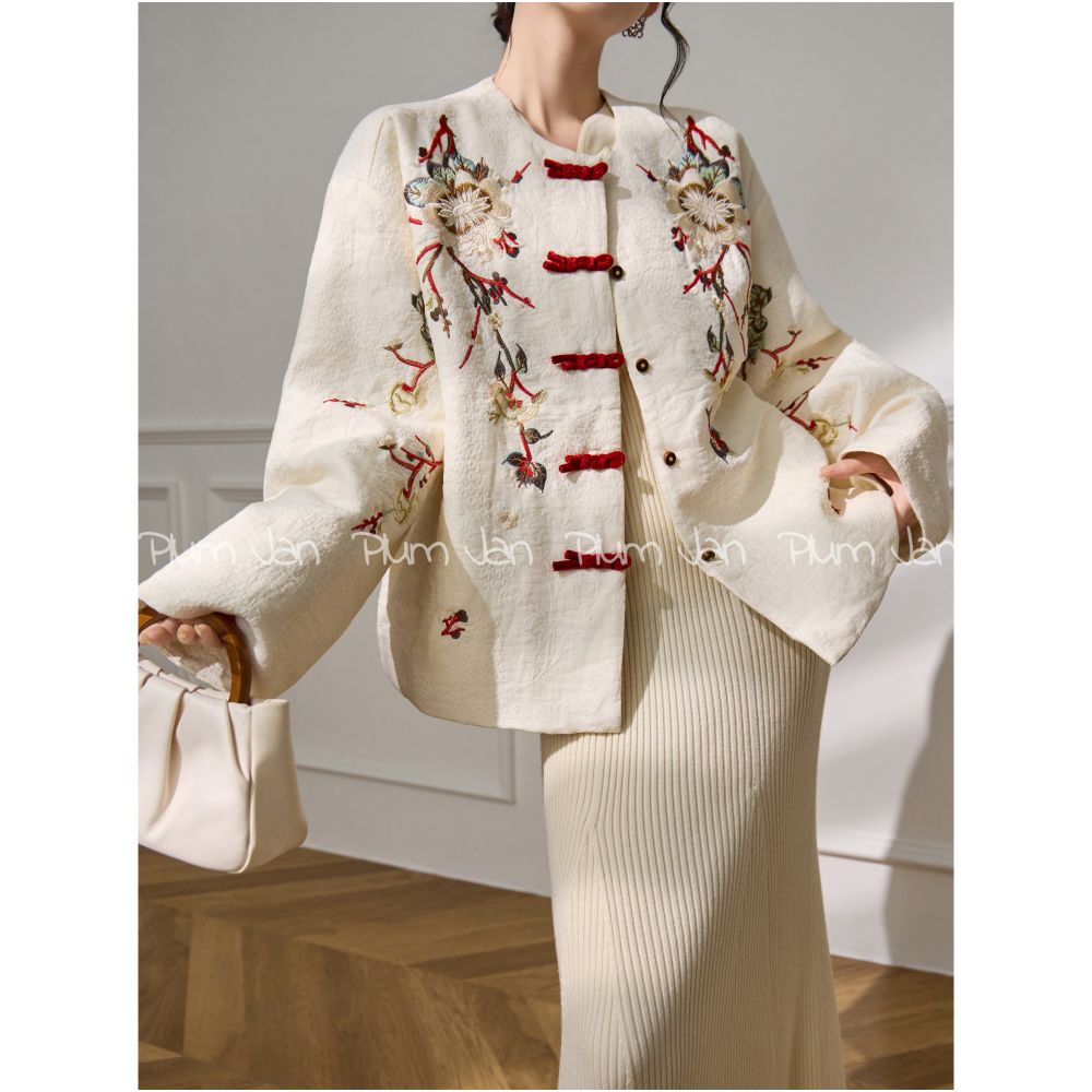 Plum Jan Heavy Industry Embroidered New Chinese Style Pan Button Short Top for Women Great Looking Winter Thick Coat image 1