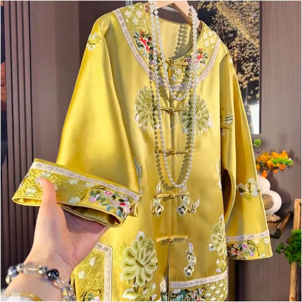 New Chinese Style Elegant Satin Embroidered Coat for Women in Autumn 2025 Large Round Collar Double Collar Plate Buckle Unique Top Trendy image 2