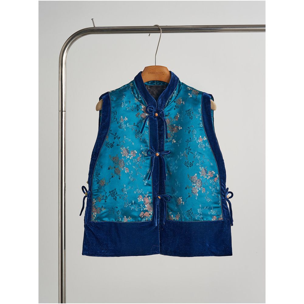 Autumn outfit with a set of new Chinese style velvet vest half skirt set 2025 autumn retro women s clothing image 2
