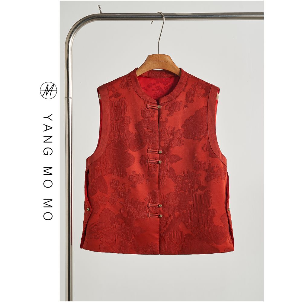 New Chinese style retro Chinese style Chinese red texture jacquard buckle Chinese style vest Year of the Horse Year of the Birth New Year s robe image 0