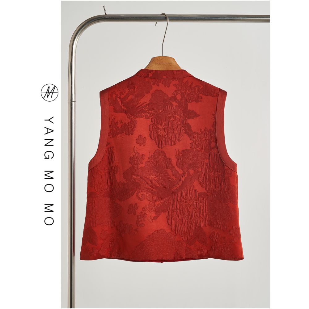 New Chinese style retro Chinese style Chinese red texture jacquard buckle Chinese style vest Year of the Horse Year of the Birth New Year s robe image 2