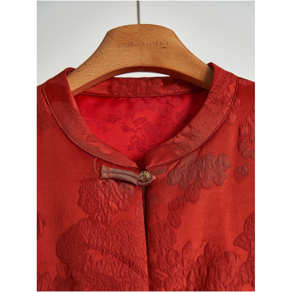 New Chinese style retro Chinese style Chinese red texture jacquard buckle Chinese style vest Year of the Horse Year of the Birth New Year s robe image 3