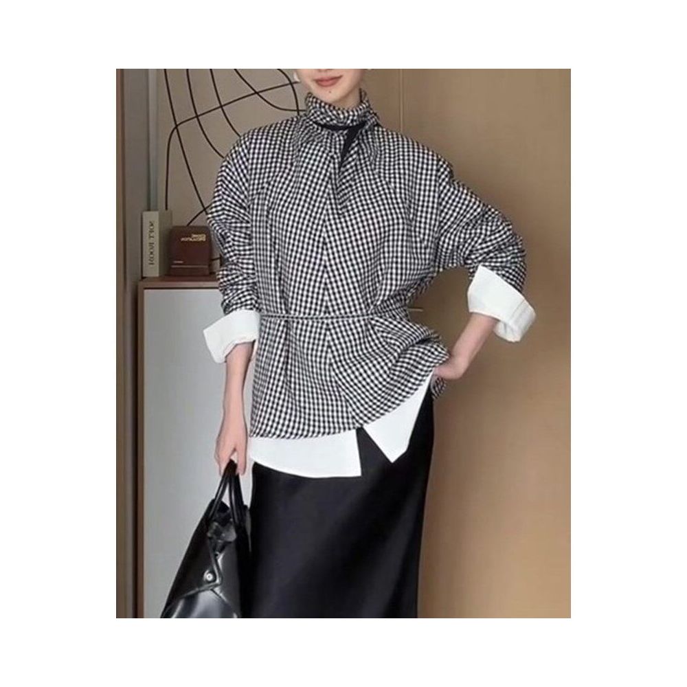 Withdrawal of cabinet women s clothing 2025 autumn new fashion design sense super beautiful black and white checkered lapel long sleeved shirt women s clothing image 1