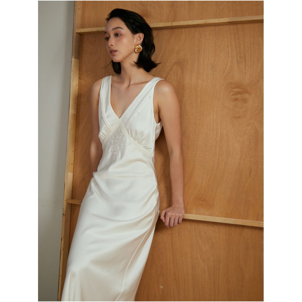 OtherSTORE Swan Lake French Embroidered V neck White Dress for Women High Grade Acetate Satin Skirt image 5