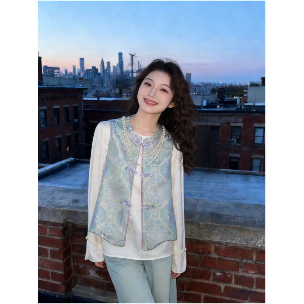 New Chinese style blue delicate jacquard round neck elegant vest for women 2026 spring collection traditional Chinese style gentle color blocked button vest image 2