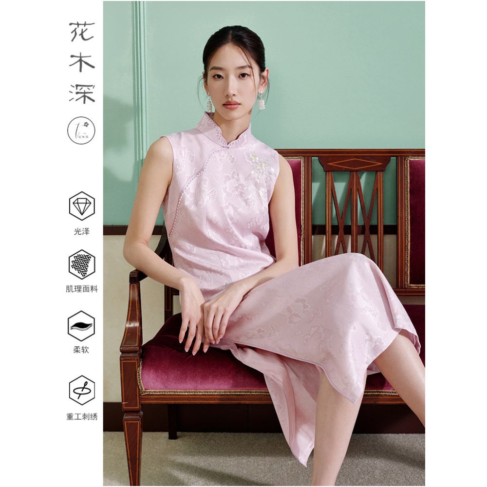 Huamu Shen s new Chinese style purple cheongsam suitable for everyday wear hand embroidered dress with silver embroidery jacquard acetate dress image 2