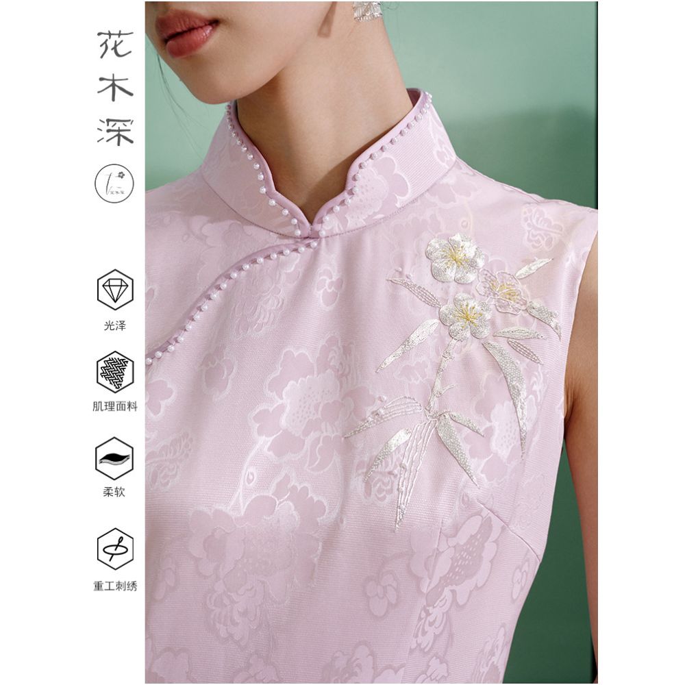 Huamu Shen s new Chinese style purple cheongsam suitable for everyday wear hand embroidered dress with silver embroidery jacquard acetate dress image 3