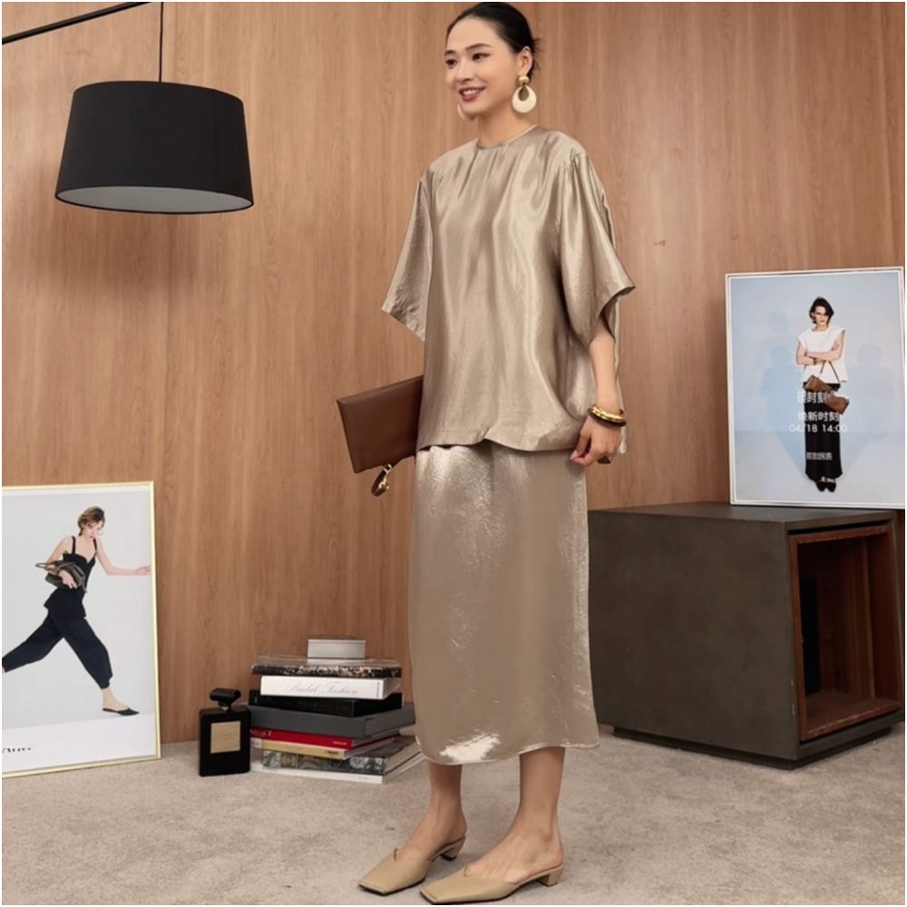 Japanese imported diagonal acetic acid T shirt women s floating light jumping gold strap off shoulder short sleeved top elastic waist half skirt set image 2