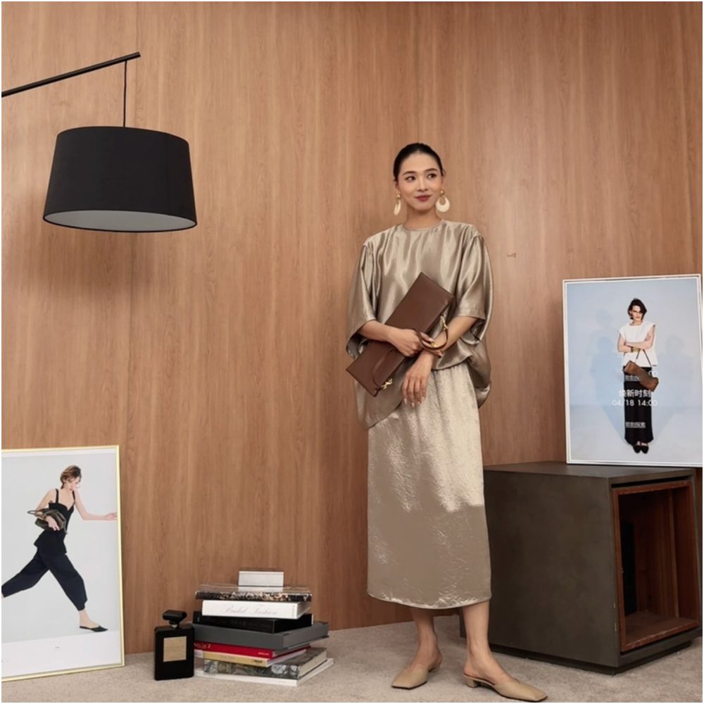 Japanese imported diagonal acetic acid T shirt women s floating light jumping gold strap off shoulder short sleeved top elastic waist half skirt set image 3