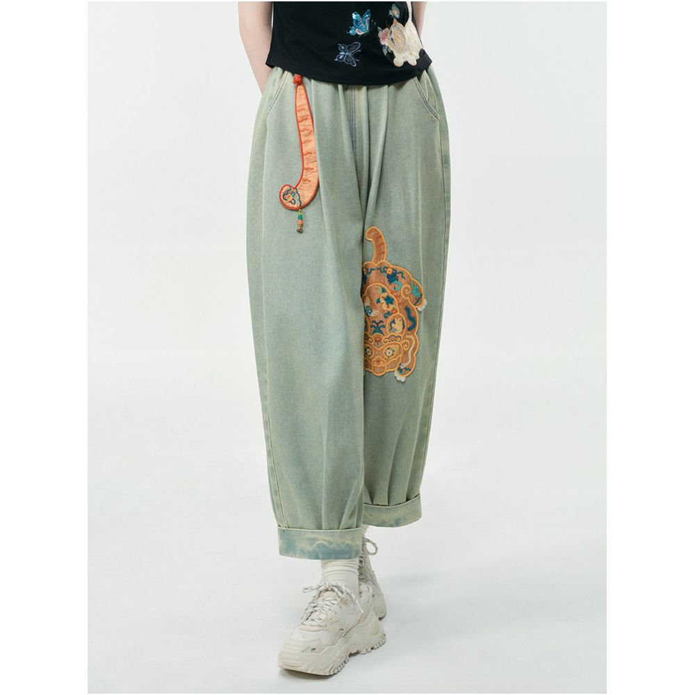 Su Luo s original Tiger Town Five Poisons Spring Summer New Fashionable Chinese Style Embroidered Loose Slimming Light Color Denim Pants image 2