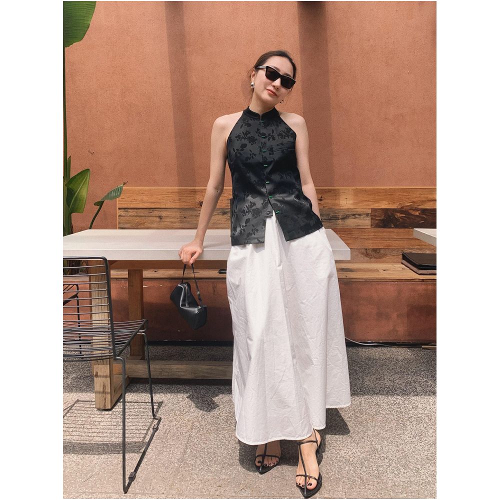 Exquisite New Chinese Style Stand Collar Cheongsam Top for Women 2025 Summer High End Black Jacquard Sleeveless Button Down Blouse image 1