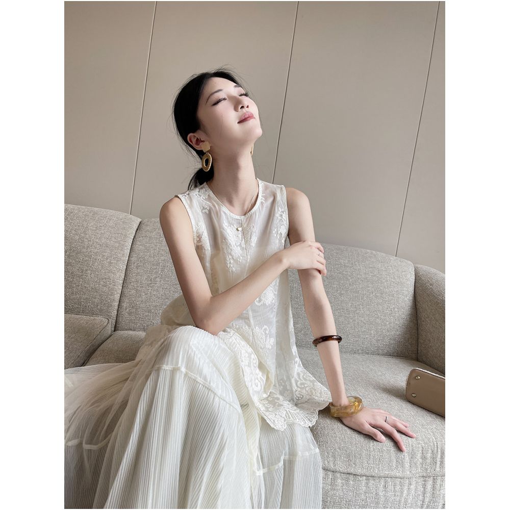 PINKEEN Off white Round Neck Sleeveless Jacquard Top for Women Summer 2026 New Style Elegant Chinese Style Top image 4