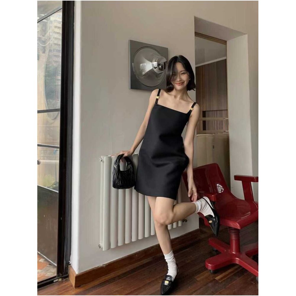26ss European Style Spring Autumn Korean Style Gold Buckle Suspender H line Fashionable Little Black Dress Versatile and Stylish Women s Dress image 2